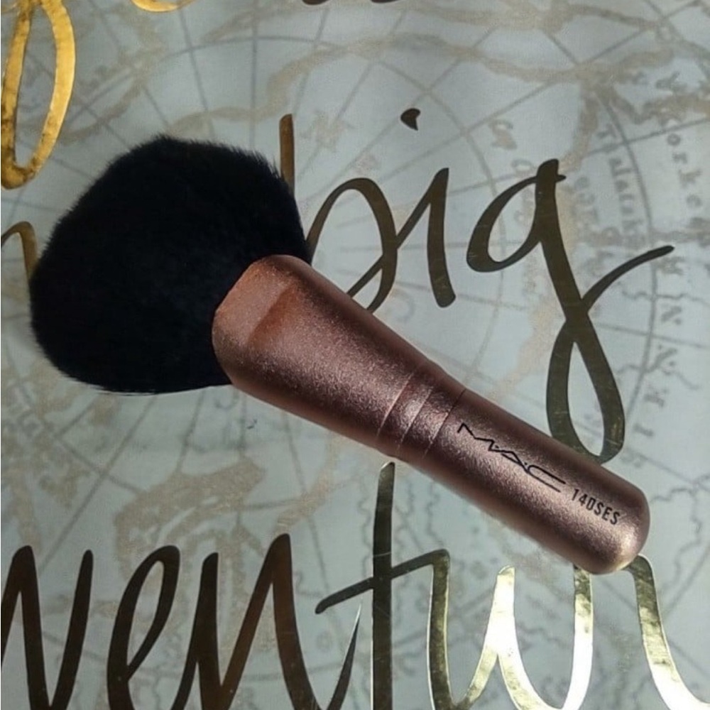 Mac 140SES LIMITED EDITION & UNAVAILABLE Fan Brush New in Sealed Packaging NWT - Picture 7 of 12